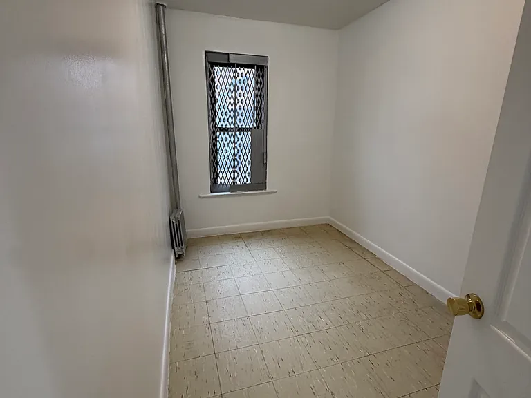 1841 Mohegan Ave #2 — Photo 7