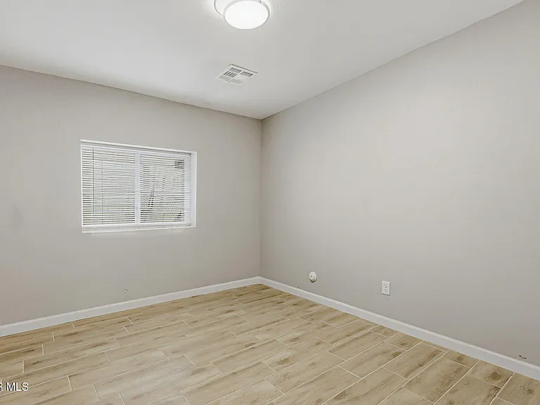 9207 Santa Rosalia Ct #B — Photo 24