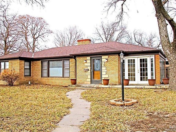 3rd image of 108 W Crawford Ave