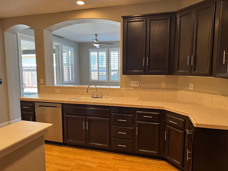 576 Sutherland Ranch Ln — Photo 7