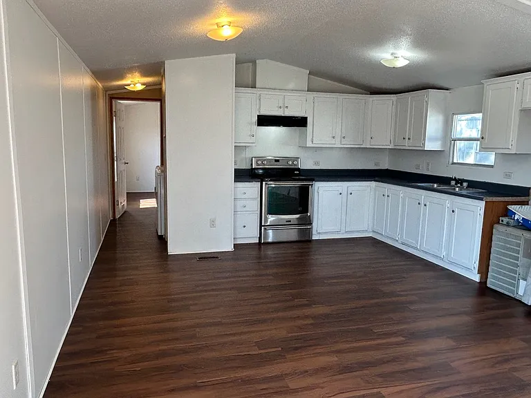 10205 Teagarden Rd #9 — Photo 2