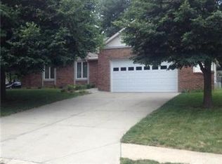 1823 SW Mic O Say Dr, Blue Springs, MO 64015