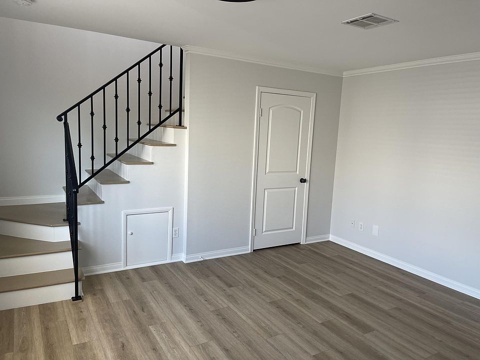 1st image of 10943 Fruitland Dr