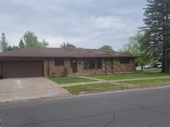 3112 Outer Dr, Hibbing, MN 55746