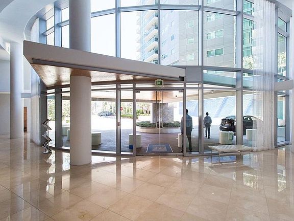 3rd image of 13700 Marina Pointe Dr Unit 1027