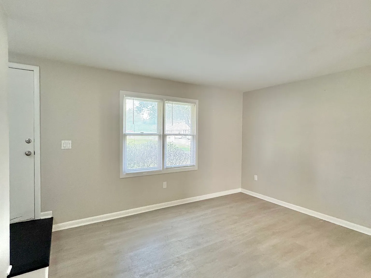 3 bed, 1100 sqft, $995 — Photo 3