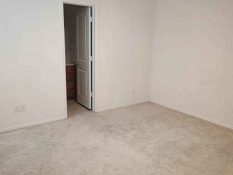 142 Plumcove Dr — Photo 15