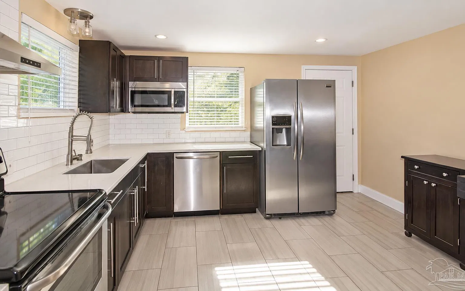 3 bed, 1050 sqft, $1,950 — Photo 2