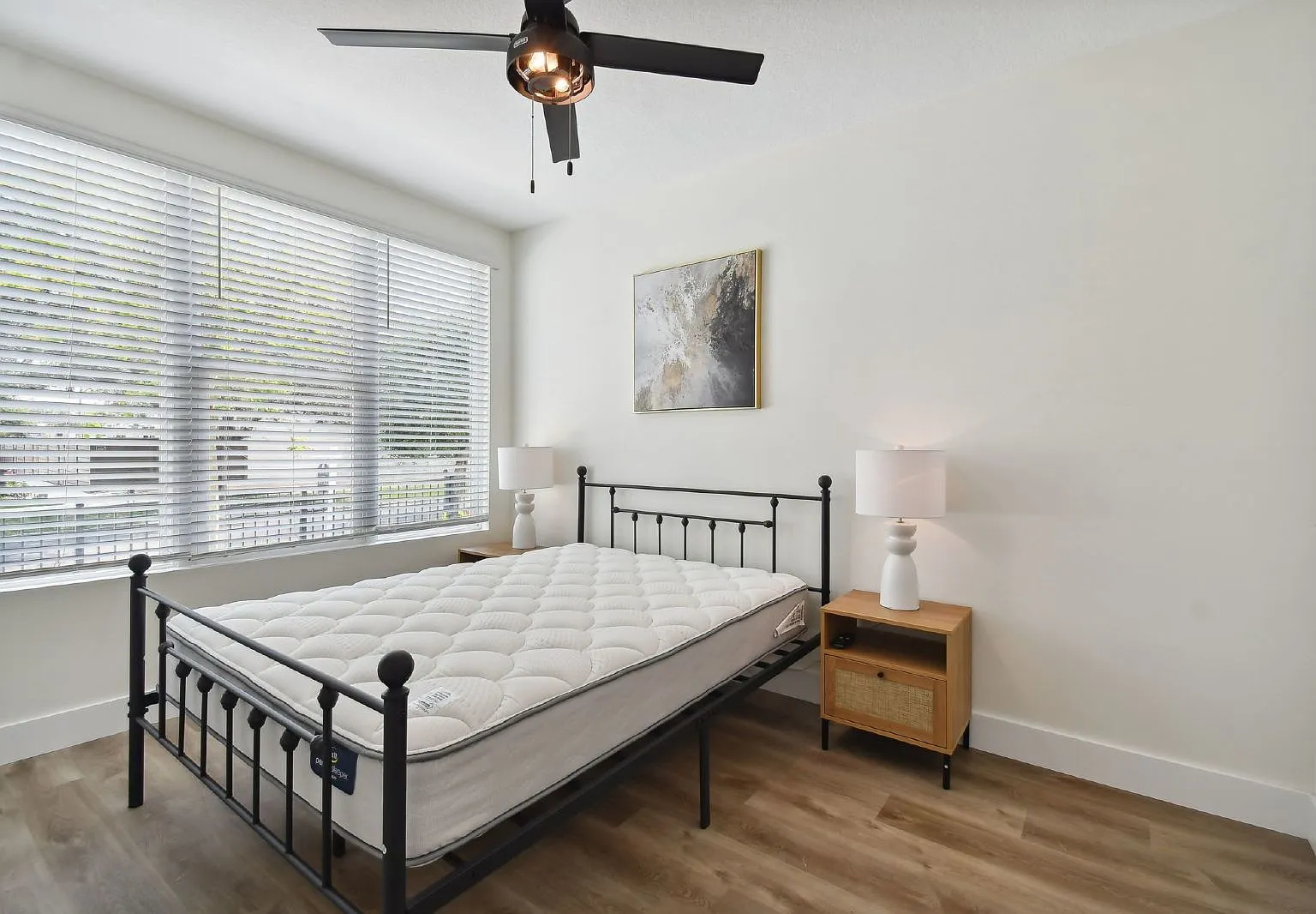 3 bed, 3.5 bath, 2264 sqft, $4,000 — Photo 3