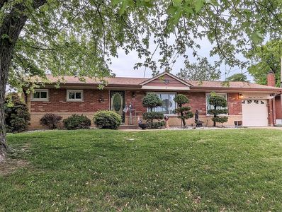 9507 Sophine Ln, Saint Louis, MO, 63123