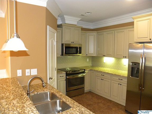 4th image of 33 Atherton Cir