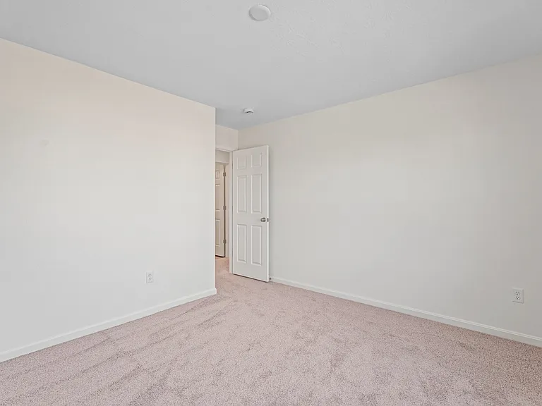 Quail Hollow Dr — Photo 32