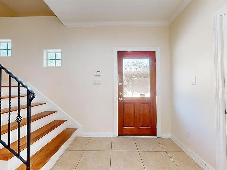 1502 Birdsall St — Photo 4