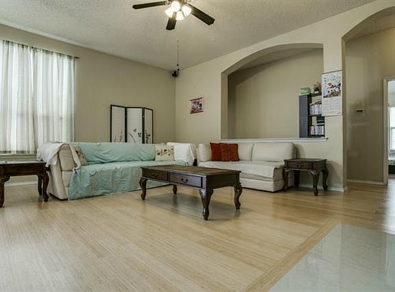 3rd image of 7108 Lake Jackson Dr