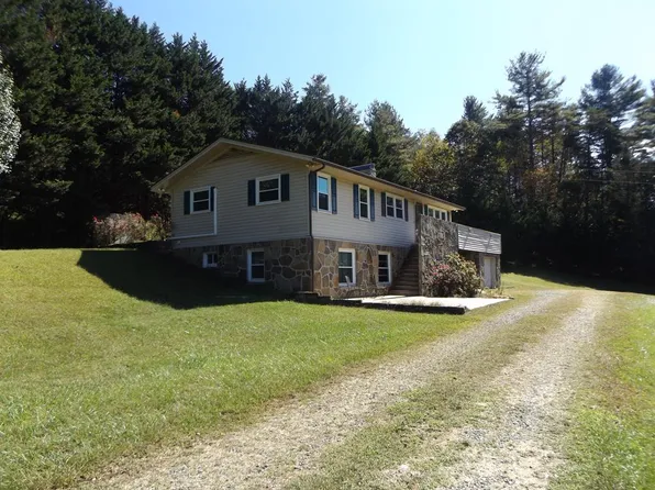 803 Hidden Valley Rd, Hillsville, VA 24343