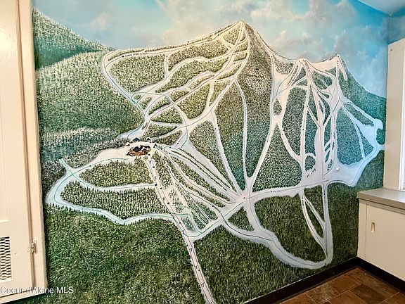 3rd image of 910 Main St