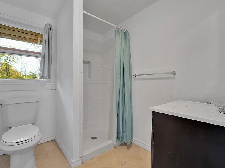 165 Division Ave — Photo 4