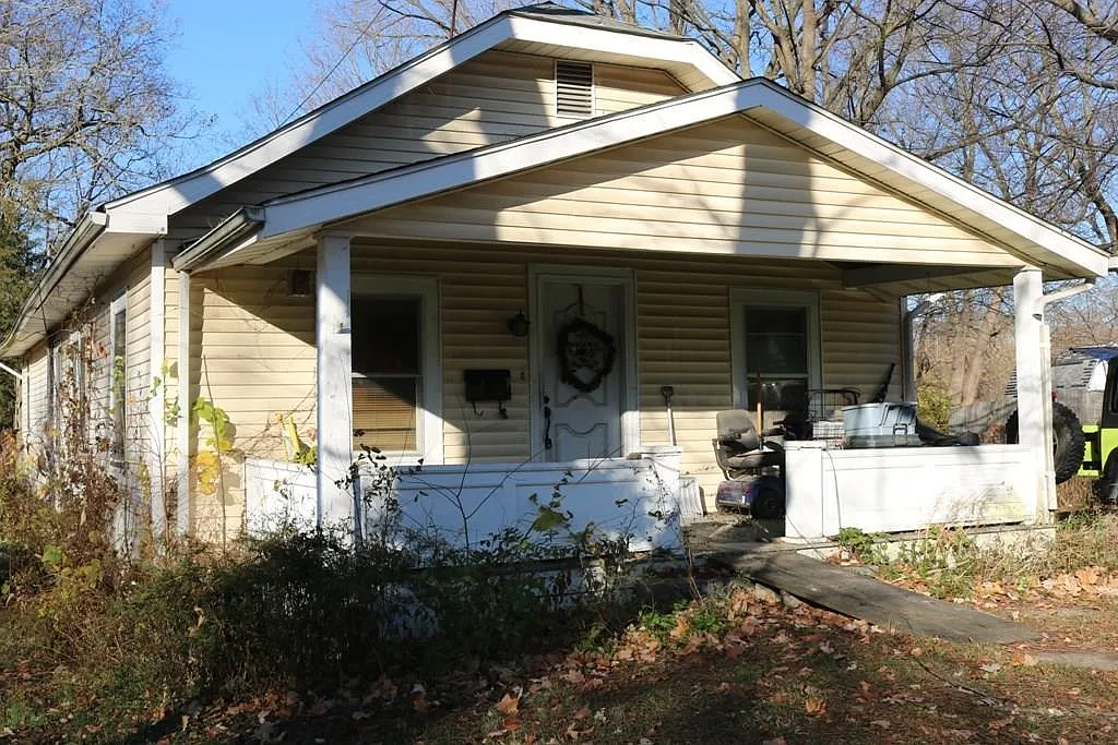 1009 S Elm St photo 1