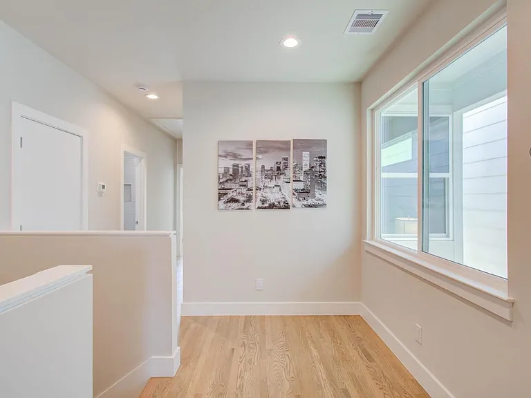 5215 Noble St #B — Photo 7
