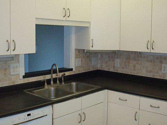 5th image of 233 Parkview Ave