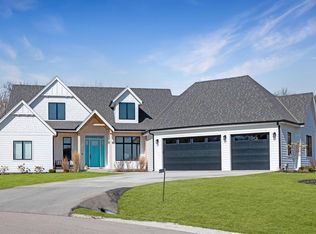 W305N6368 Fairwater Ct, Hartland, WI 53029