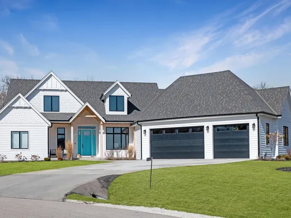 W305N6368 Fairwater COURT, Hartland, WI 53029