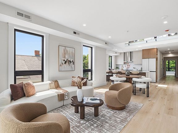3rd image of 17 Holmes St #Penthouse 1
