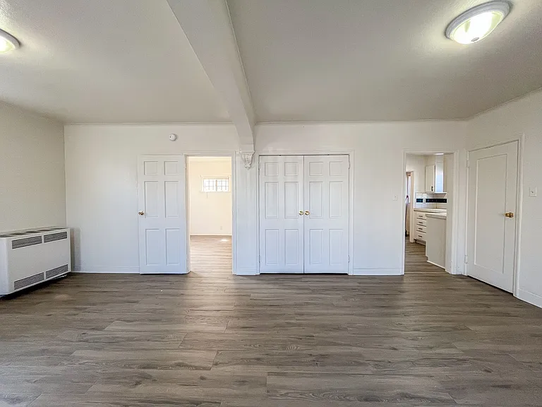 1450 W 39th St — Photo 33