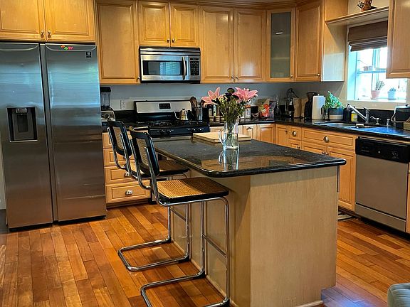 3rd image of 716 Terrace Dr