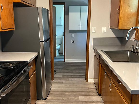 4th image of 453 Linden Ave Unit F
