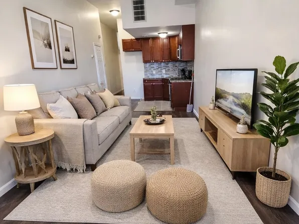 167 Danforth Avenue image 1 of 16