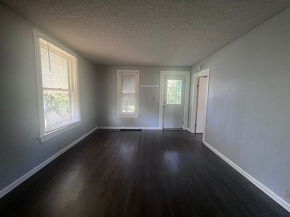 2nd image of 596 Grand Ave NE