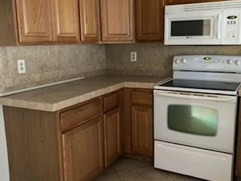 2060 Mesquite Ln #F105 — Photo 7