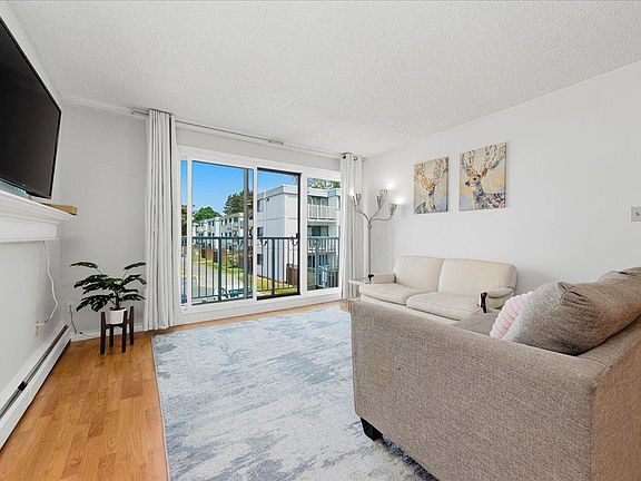 3rd image of 7240 Lindsay Rd #205
