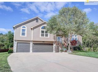 612 Timber Crest Ct, Raymore, MO 64083