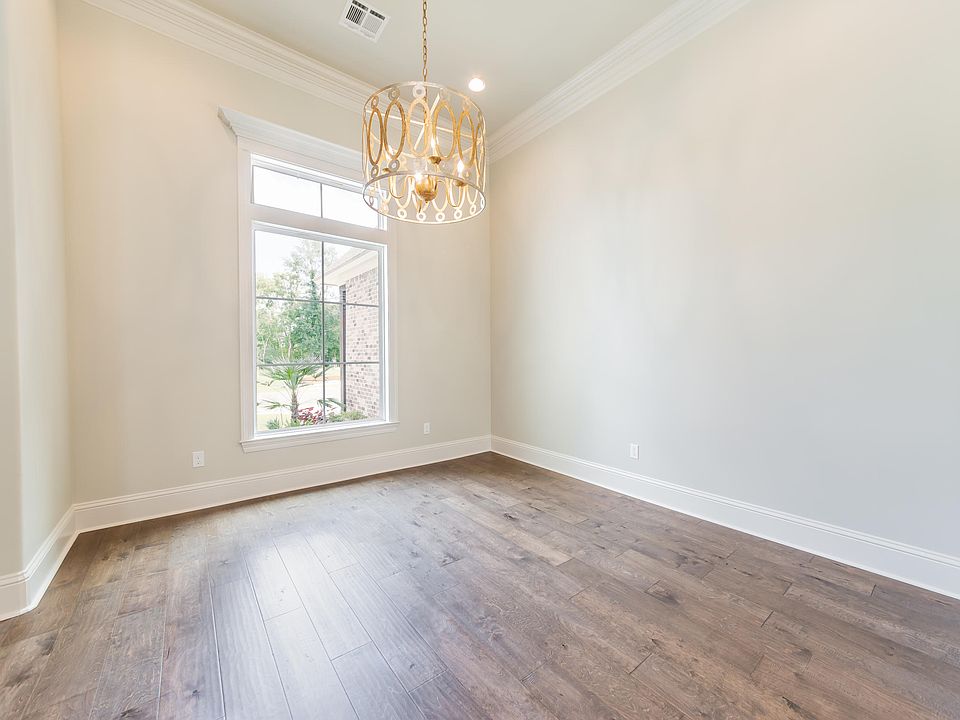 1st image of 207 Fawn Crest Dr