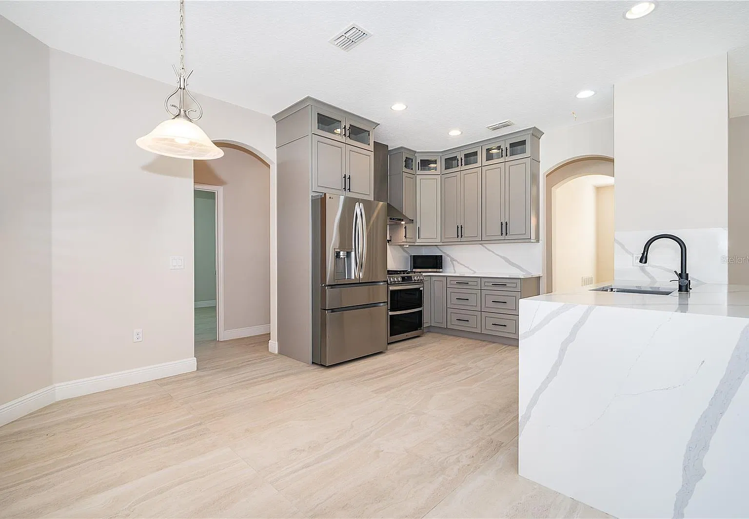 4 bed, 2214 sqft, $2,950 — Photo 2