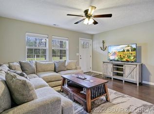 30921 Orchard Dr, Lebanon, MO 65536