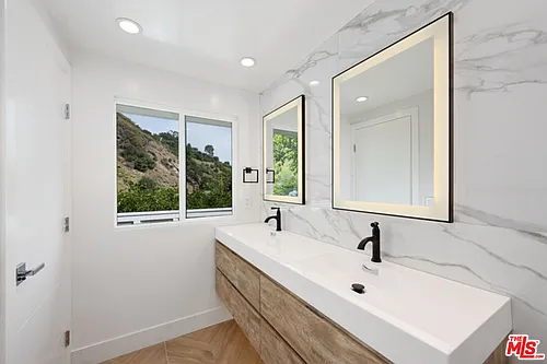 1190 Bienveneda Ave Photo 1