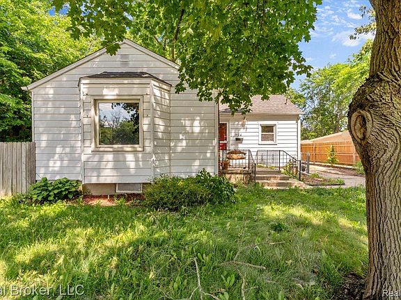 3rd image of 624 N Prospect Rd