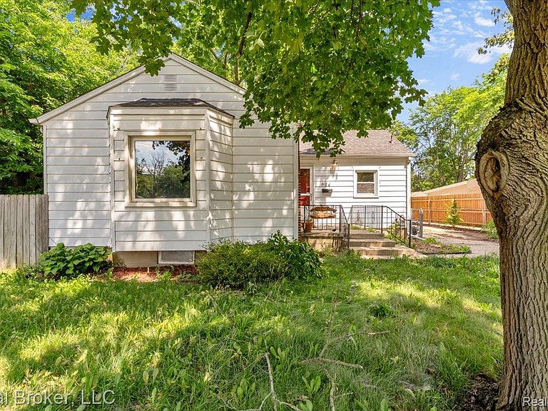 Listing photo 3