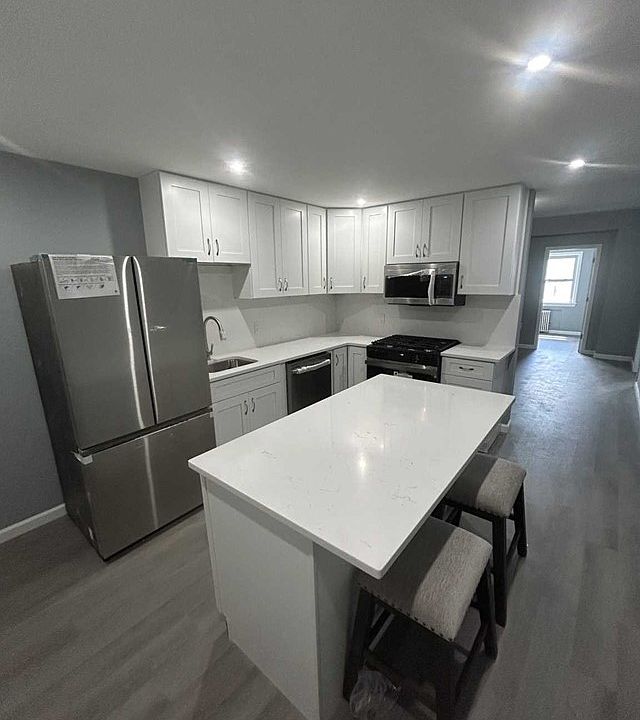 1st image of 50 Honiss St Floor 2