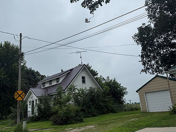 2nd image of 620 College St