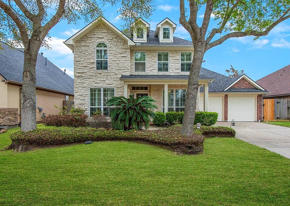 1st image of 1551 Garden Lakes Dr