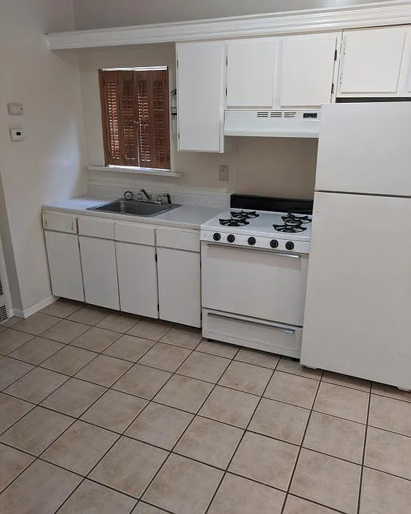8 Elizabeth St #2