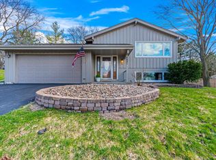 2421 Pendleton Pl, Waukesha, WI 53188