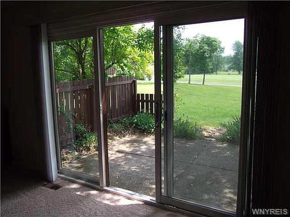 4th image of 155 Old Meadow Dr