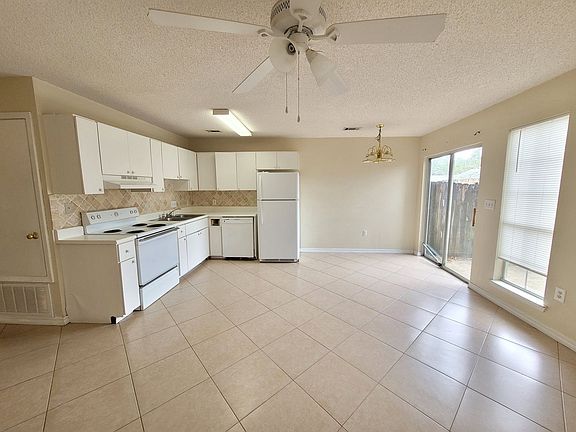 5th image of 647 Virginia Oak Ct