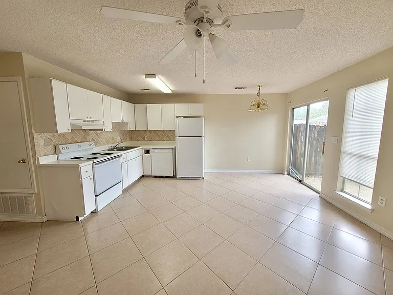 647 Virginia Oak Ct — Photo 5