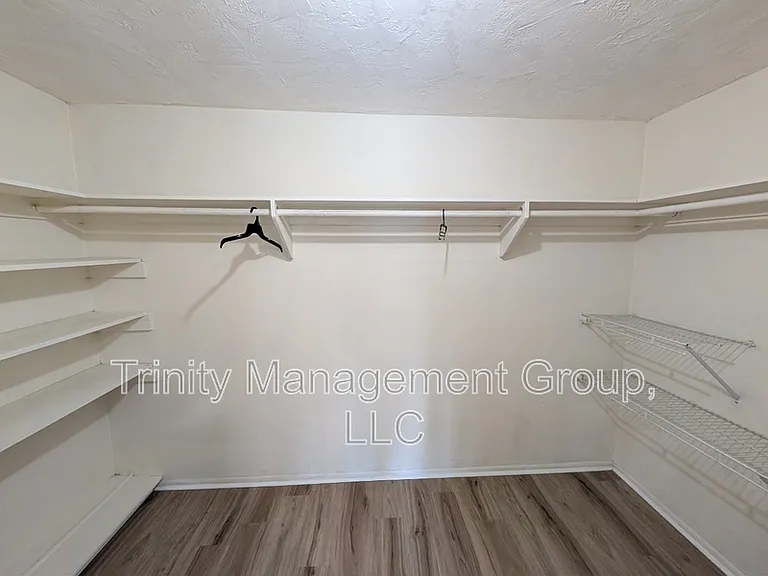 8605 Wagon Wheel Ln — Photo 22
